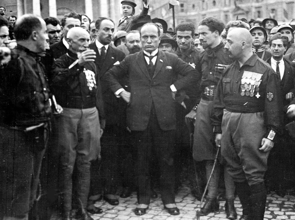 1922. Benito Mussolini egy 1922-es római fasiszta felvonuláson..jpg