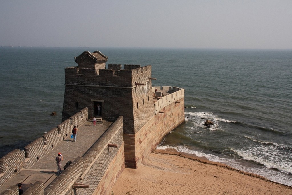 2010_ahol_a_kinai_nagy_fal_eleri_a_tengert_shanhaiguan-nal.jpg