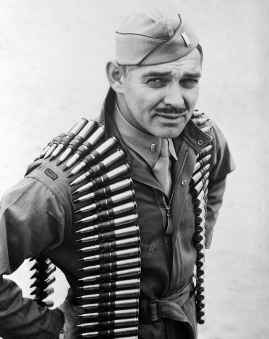 1943_januar_clark_gable_repulo_szazados_former_oscar_awarded_movie_actor_now_an_aerial_gunner_in_the_army_air_forces.jpeg