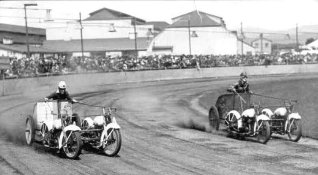 1930_s_in_australia_people_used_to_have_chariot_races_but_with_motorcycles_instead_of_horses_masolata.jpg