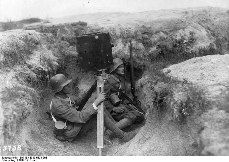 1917. Német híradósok a nyugati fronton filmeznek..jpg