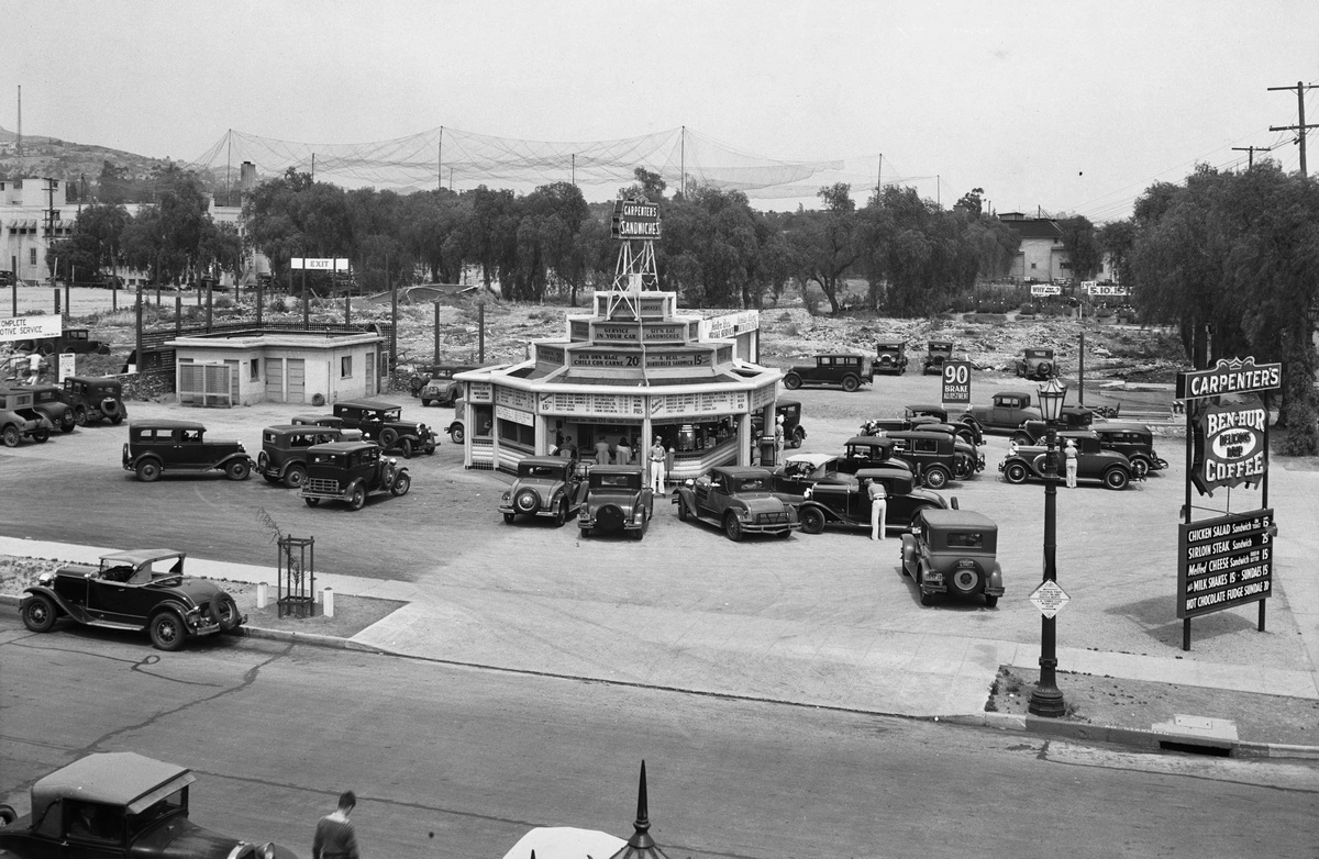 1932. Drive-In étterem a West Sunset Boulevarde-on Los Angelesben..jpg