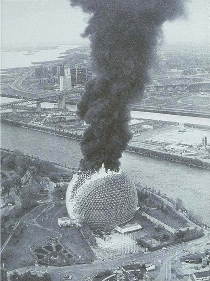 1976. A montreali Bioszféra Dome lángol. A 76-os világkiállítás utáni átalakítás közben történt a baleset, ezután 1990-ig zárva volt az intézmény..jpg