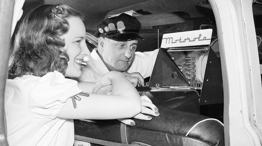 1948_george_fyler_television_engineer_adjusts_the_antenna_he_designed_for_the_first_installation_of_a_television_set_in_a_taxicab_shown_in_chicago1.jpeg