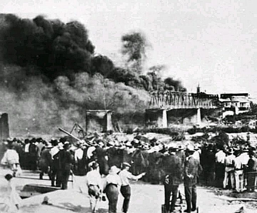 1926_fire_on_the_bridge_laredo.jpg