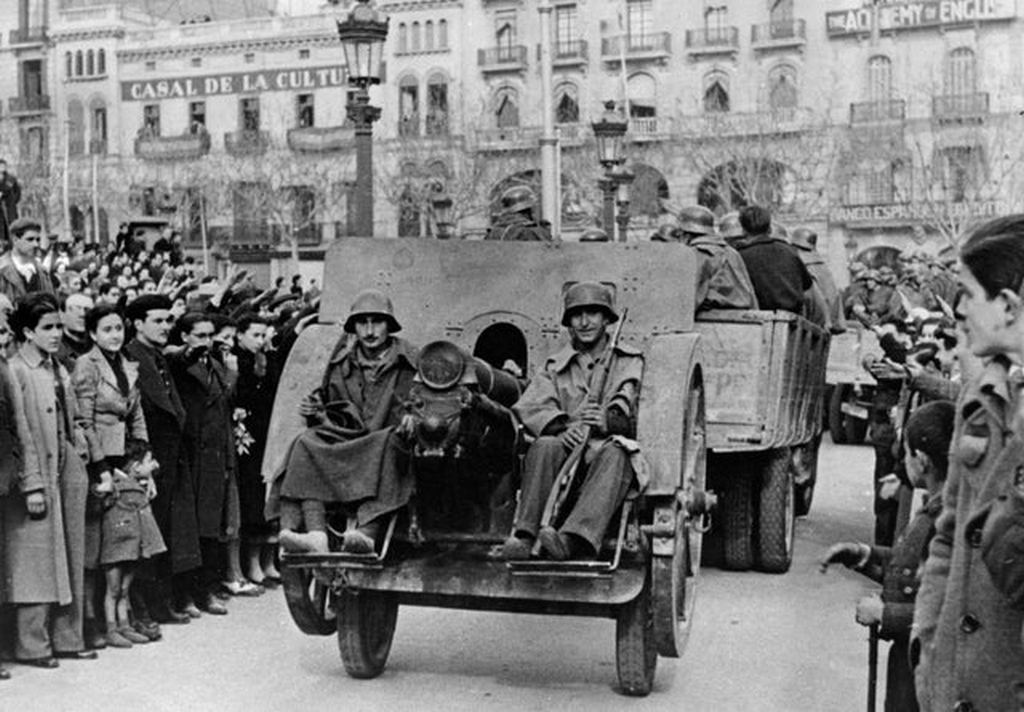 1938_nationalist_troops_arriving_in_bareclona_during_the_spanish_civil_war.jpg