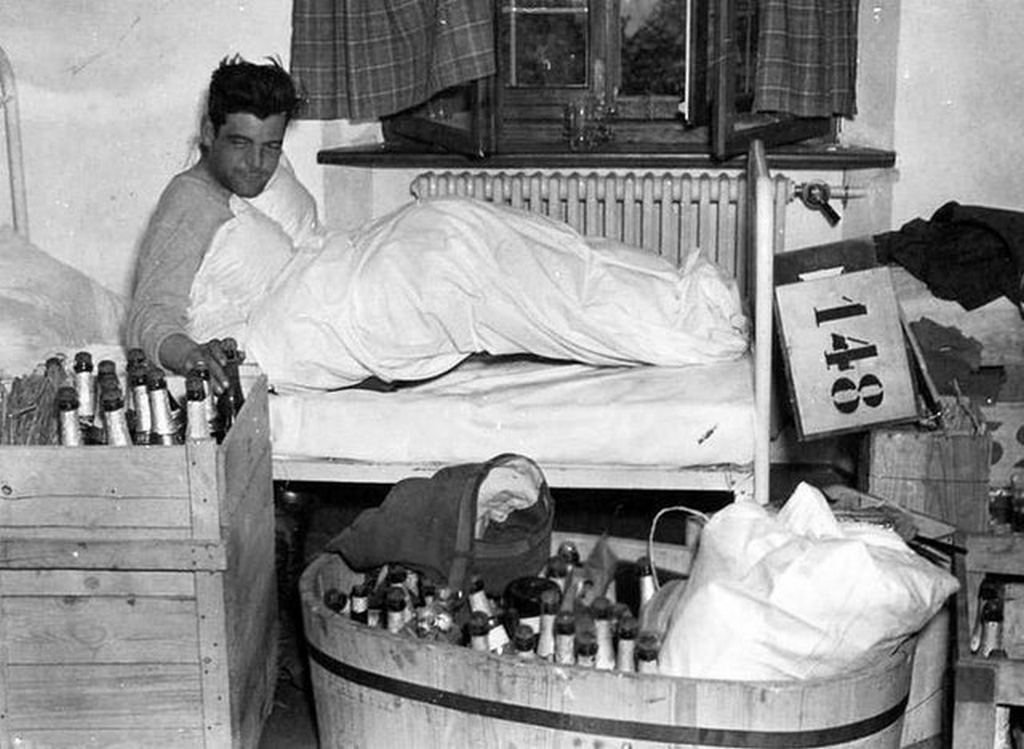 1945_majus_9_easy_company_captain_lewis_nixon_from_band_of_brothers_poses_after_drinking_liquor_taken_from_nazi_military_leader_hermann_goring_s_house_the_morning_after_v-e_day.jpg