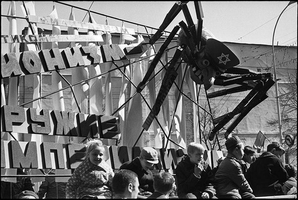 1973_korul_soviet_anti-israel_parade.jpg