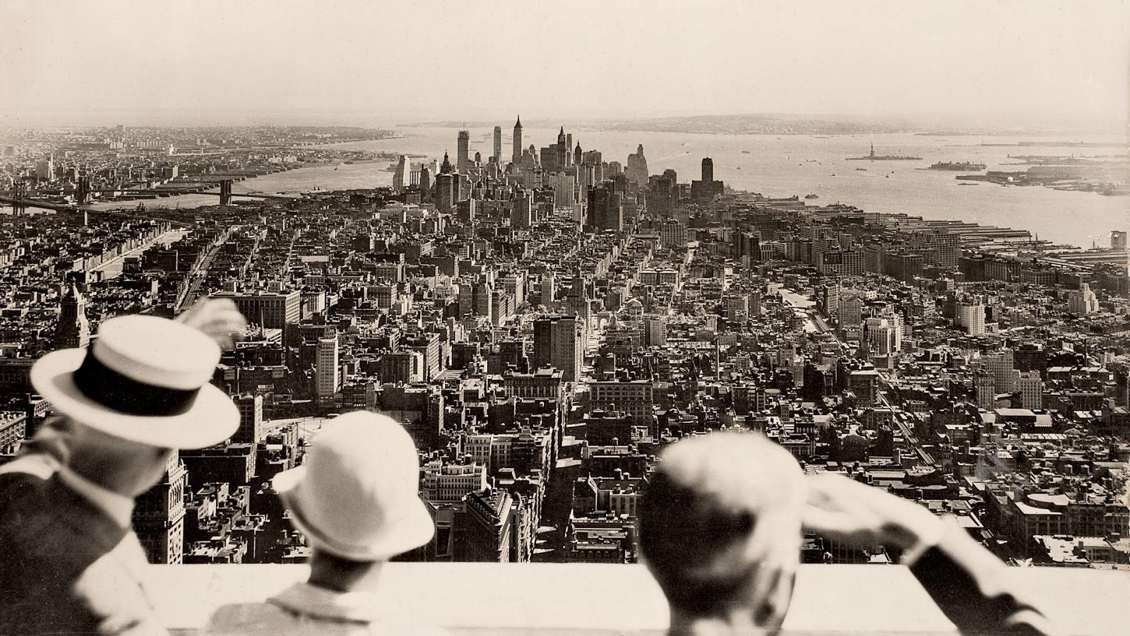 1930. Az Empire State Building megnyitásának napján ilyen panorámában gyönyörködhettek a vendégek..jpg