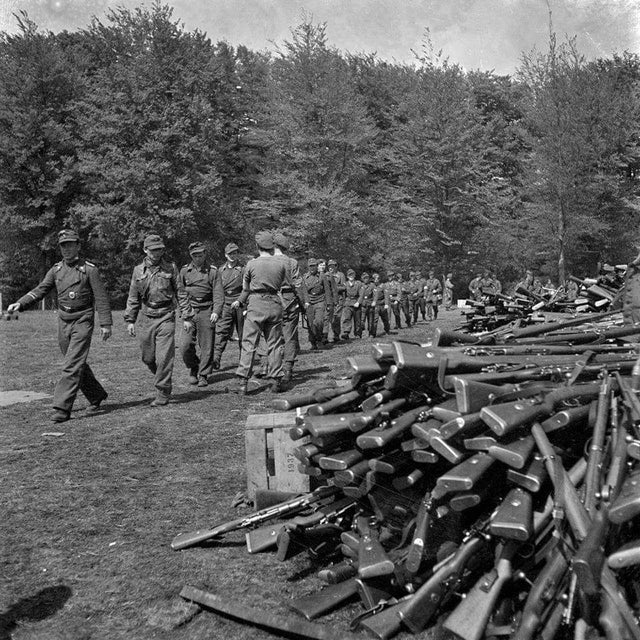 1945_majus_10_german_soldiers_handed_over_their_weapons_soest.jpg