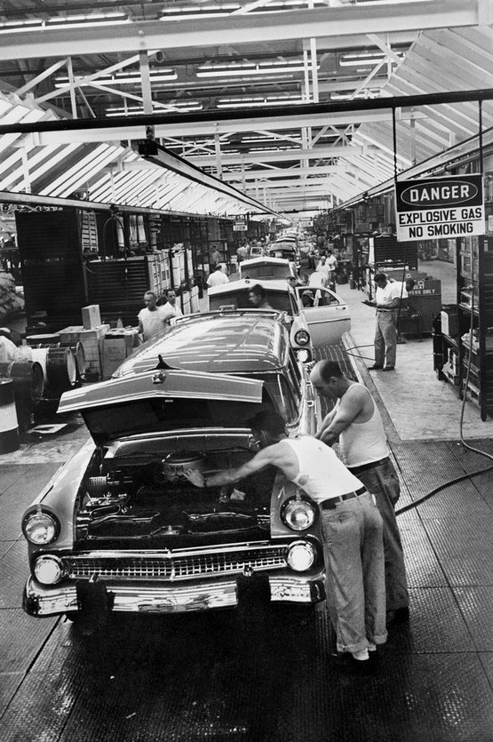 1955_the_assembly_line_at_the_ford_motor_company_s_new_plant_in_mahwah_n_j_during_the_first_week_it_was_open.jpg