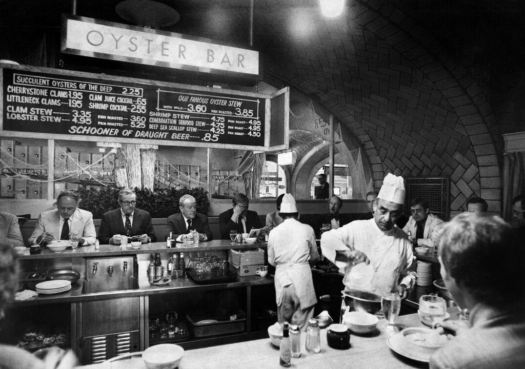 1974_the_oyster_bar_and_restaurant_at_grand_central_terminal.jpg