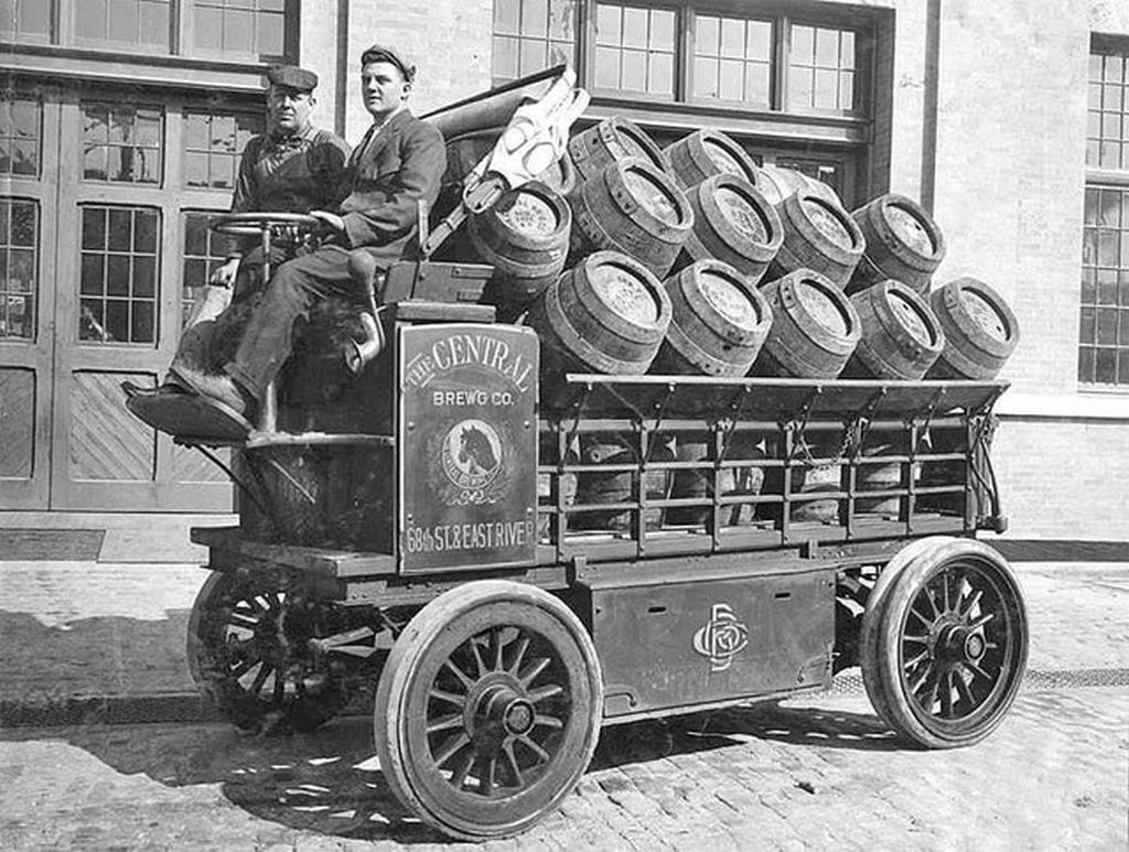 1911_an_electric_beer_delivery_truck_for_the_central_brewing_company_68th_street_in_nyc.jpg