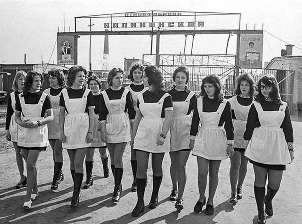 1970-s_soviet_schoolgirls_in_the_mid-1970s_outside_a_poultry_farm.jpg