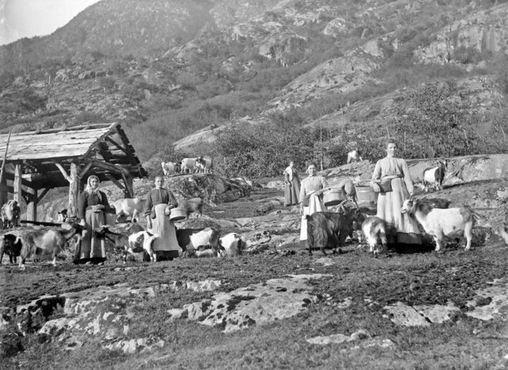 1900_milkmaids_norway.jpg