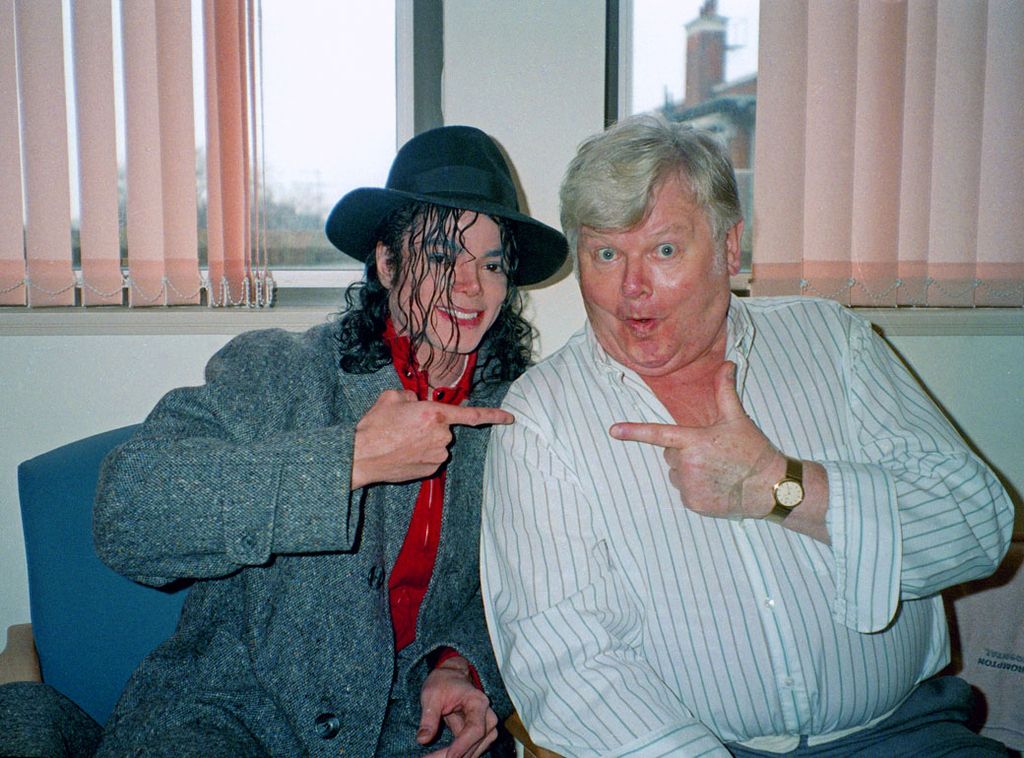 1988_michael_jackson_visited_benny_hill_when_he_was_ill_since_michael_was_in_the_uk_at_the_time.jpg