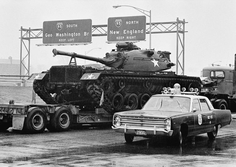 1968. Az elhagyott tank. Egy magáncég szállította elhagyott tankot jelentettek be közlekedési járőrök New Yorkban..jpg