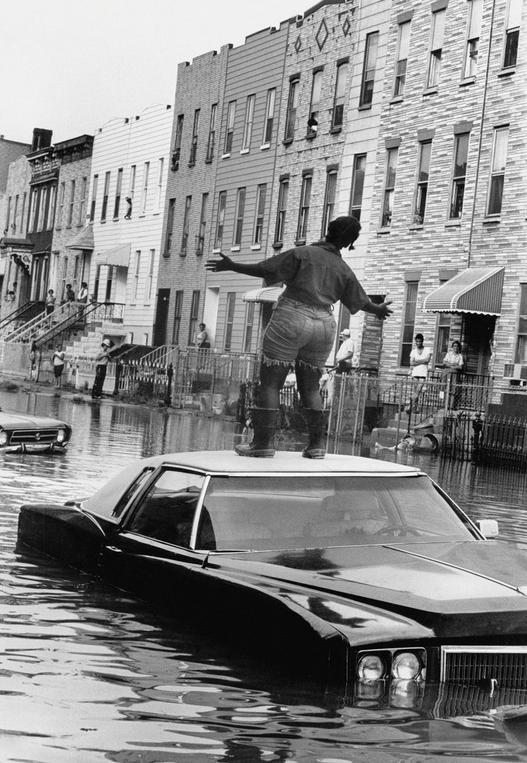 1978. Nem árvíz. Eltört víz főnyomócső Brooklynban..JPG
