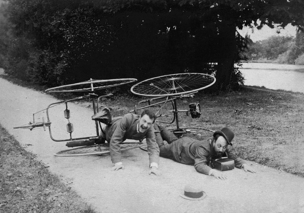 1900_crash_on_the_tandem_france.jpg