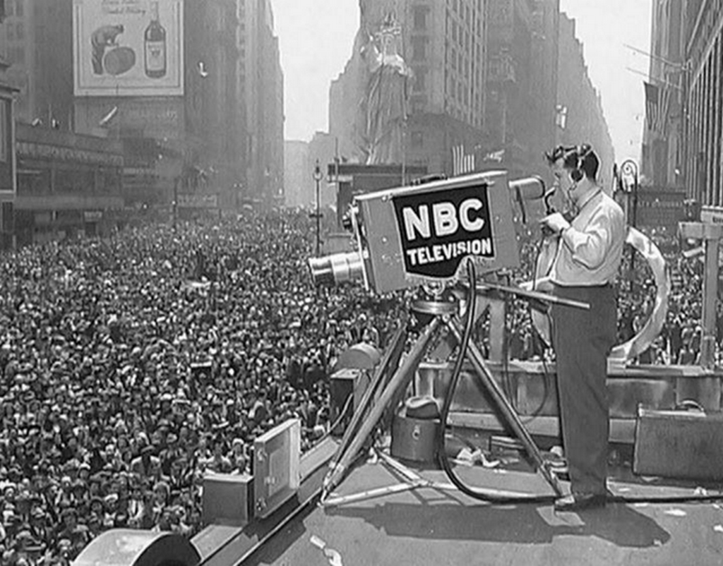 1945_majus_8_streaming_live_from_times_square_ve-day.png