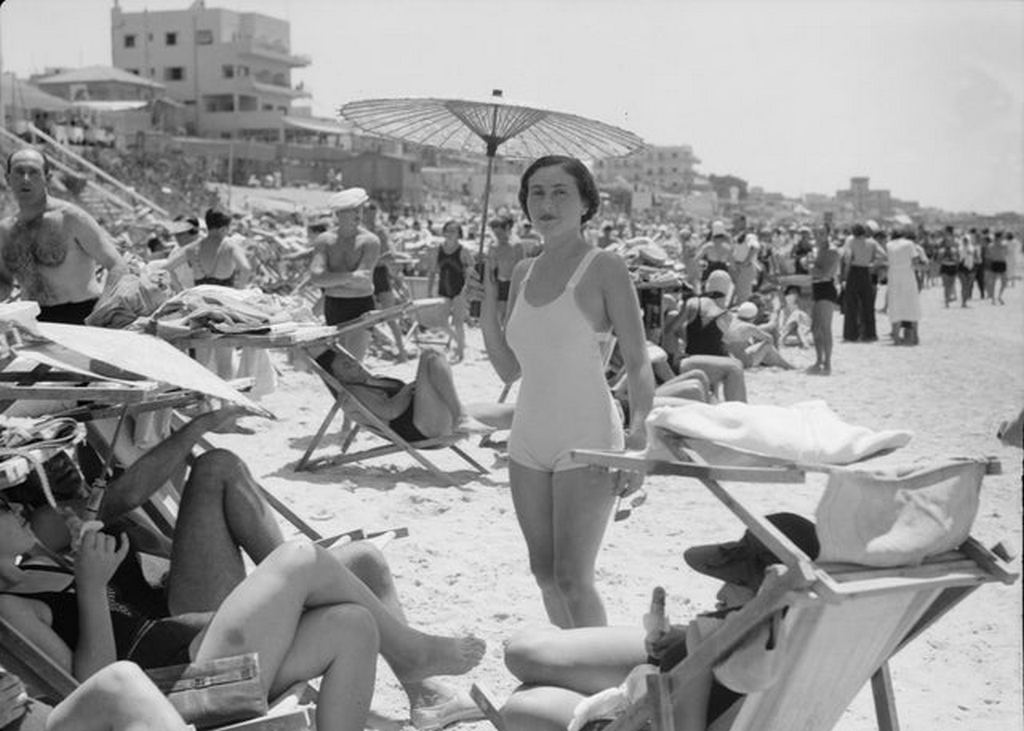 1937_tel_aviv_beach_israel.jpg