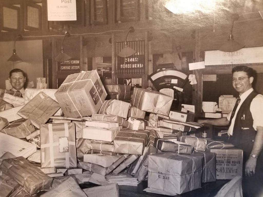 1950s_new_york_post_office_christmas.jpg