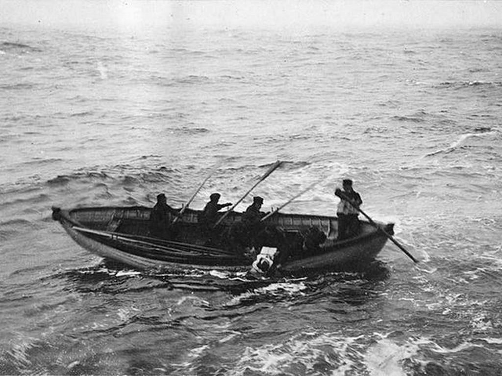 1912_body_recovery_operation_after_the_sinking_of_the_titanic.jpg