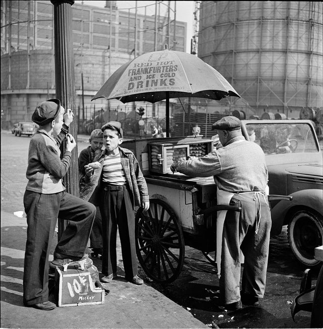 1940s_a_new_york_hot_dog_stand.jpg