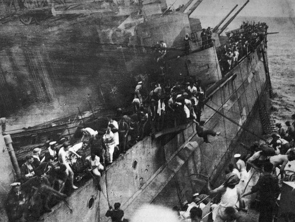 1941_december_10_britain_s_pearl_harbour_sailors_jump_from_the_sinking_battleship_hms_prince_of_wales_to_the_waiting_destroyer_hms_electra_840_dead.jpg