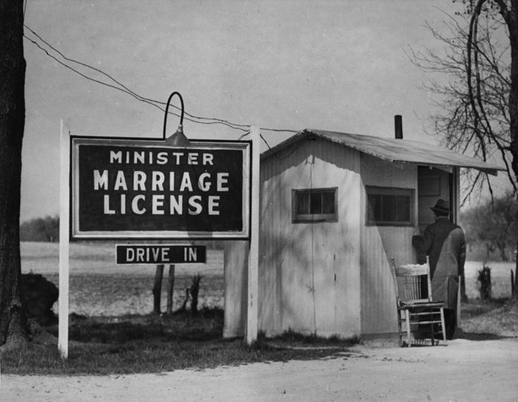 1930_a_walk-up_customer_at_the_door_of_a_minister_s_marriage_license_booth_in_elkton_maryland.jpg