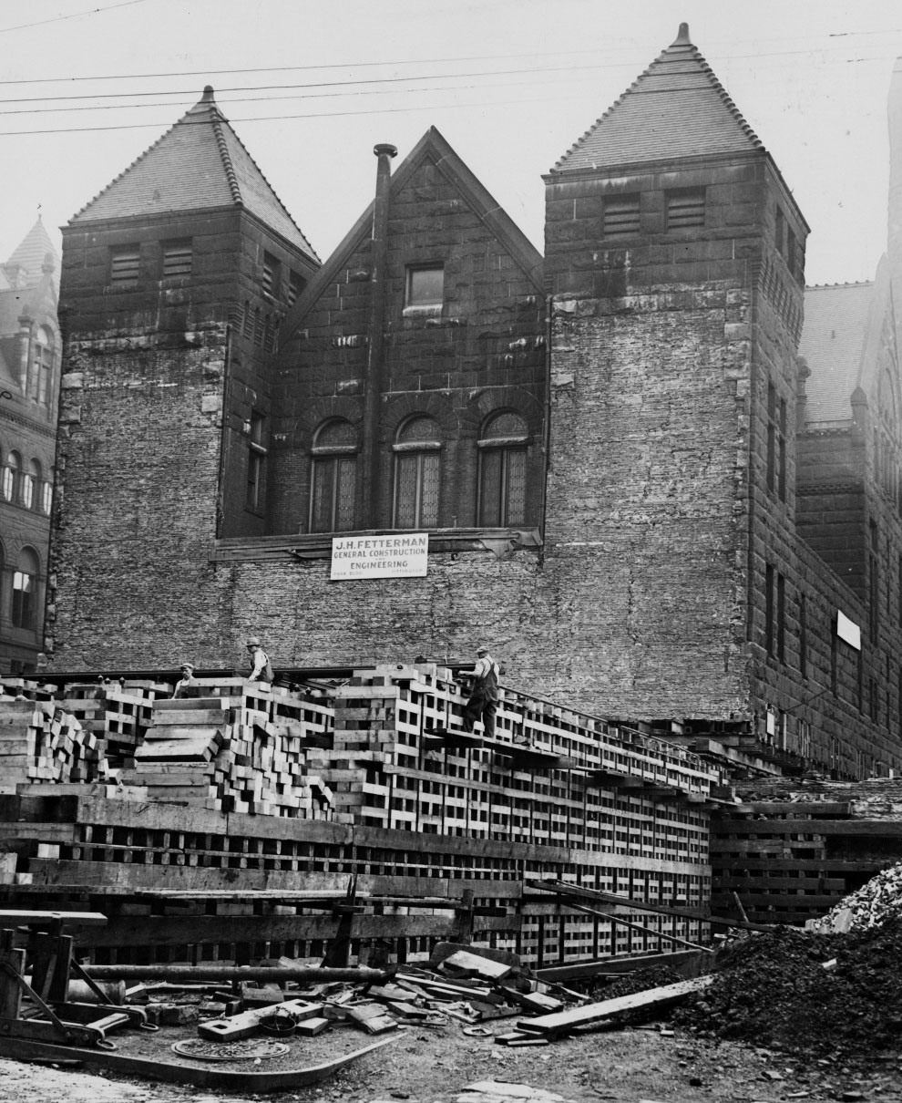 1929. Pittsburgh-i hullaház költöztetése. 94 méterre került odább az alig húsz éves épület._cr.jpg