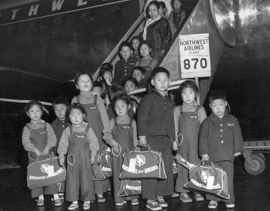 1956_south_korean_orphans_arrive_in_tokyo_for_a_brief_stopover_before_heading_to_hollywood_to_attend_the_screening_of_the_korean_war_movie_battle_hymn.jpg