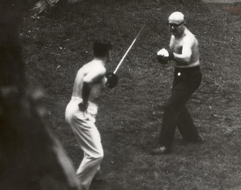 1968_the_last_registered_duel_in_argentine_history_between_admiral_benigno_varela_in_white_pants_and_the_journalist_yolivan_biglieri.jpg