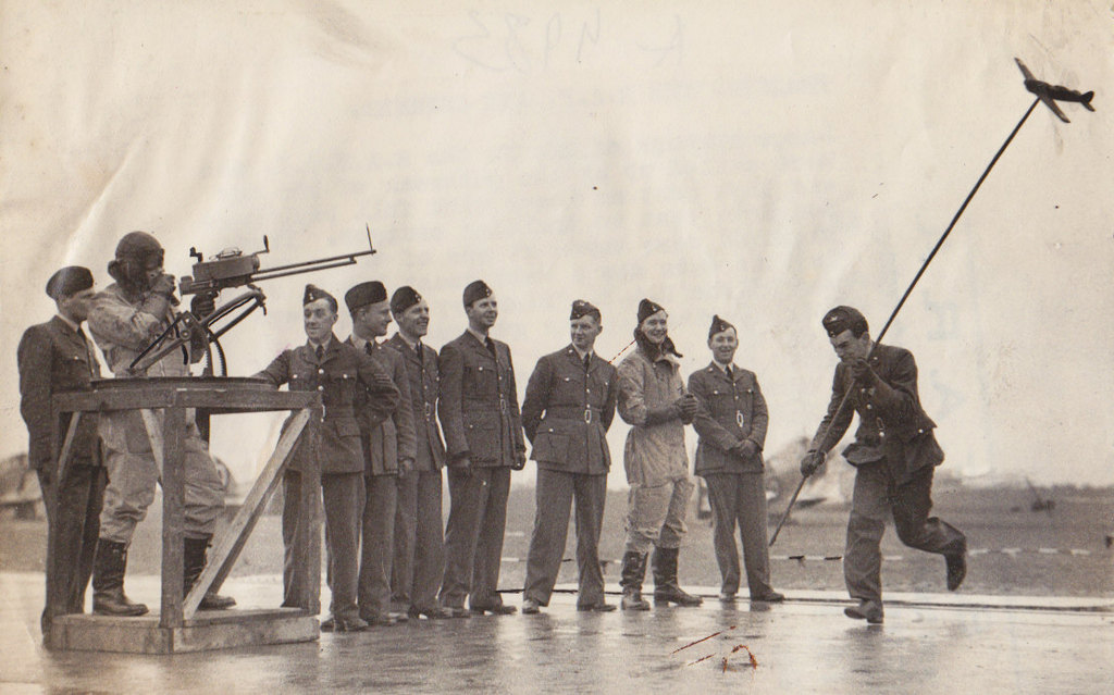 1940_royal_air_force_voluntary_reserve_rafvr_gunners_on_training_britain.jpg
