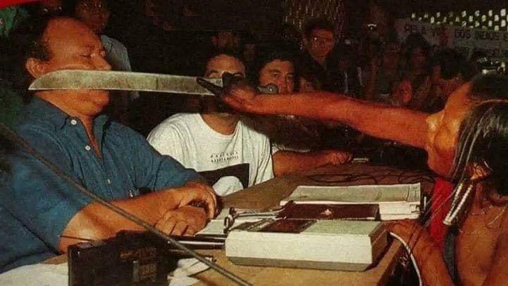1989_amazonic_warrior_tuira_kayapo_confronts_the_leader_of_petrobras_a_energy_company_trying_to_build_a_dam_in_the_amazonic_jungle.jpg