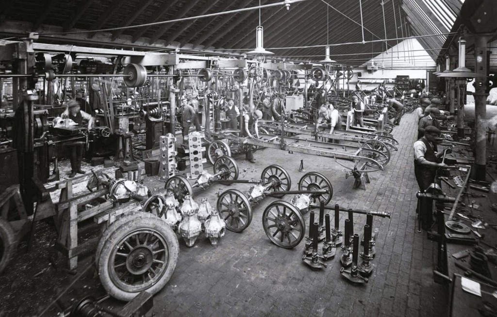 1907_men_at_work_in_a_coventry_uk_car_factory.jpg