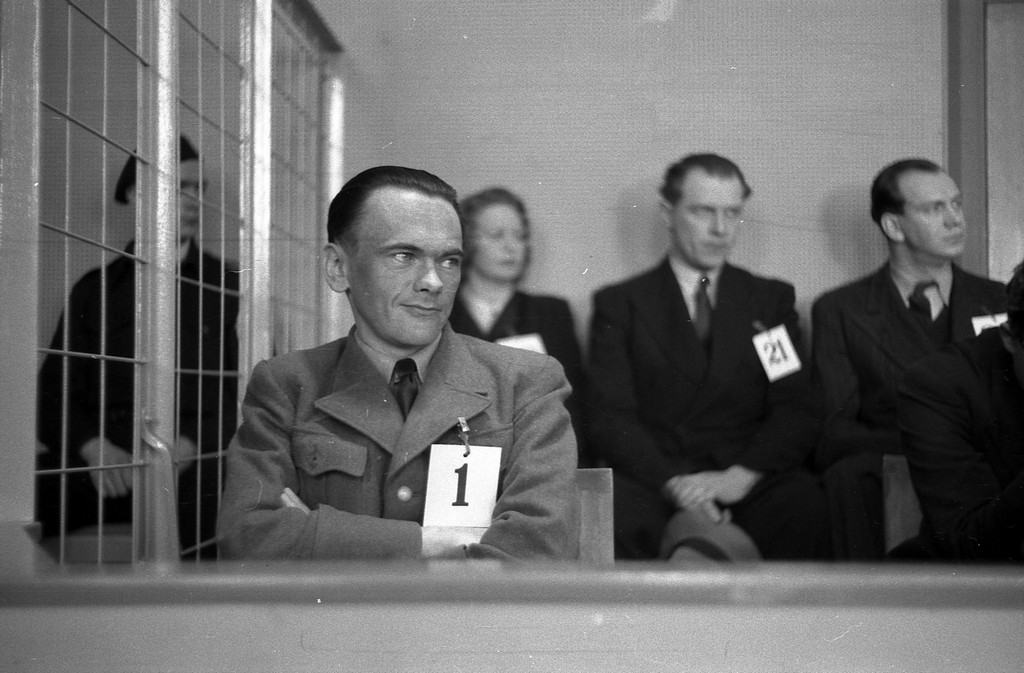 1946. Henry Rinnan norég Gestapo ügynök tárgyalása a háború után Trondheimben..jpg