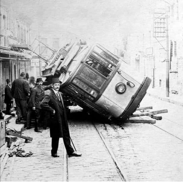 1913_man_poses_in_front_of_a_derailed_tram_istanbul.jpg