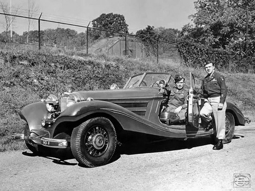 1945_american_soldiers_posing_with_a_mercedes_540k_that_belonged_to_luftwaffe_commander-in-chief_hermann_goring.jpg