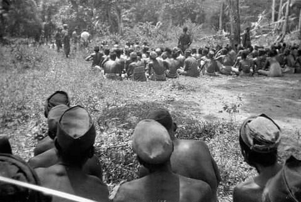 1946_picture_of_indonesian_villager_in_sulawesi_island_before_being_massacred_by_the_dutch_military_during_indonesian_national_revolution.jpg