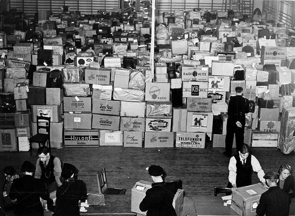 1941_over_550_thousand_confiscated_radio_receivers_at_a_warehouse_in_oslo_by_order_of_the_german_military_government_in_norway.jpg