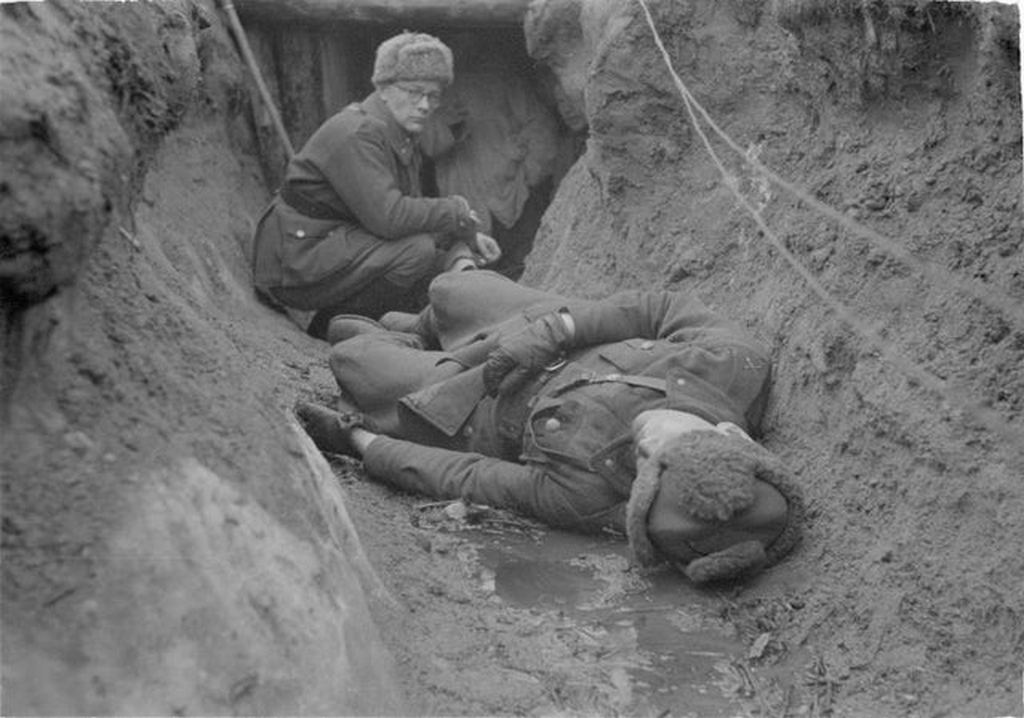 1942_finnish_lieutenant_killed_by_sniper_after_carelessly_observing_soviet_positions_with_his_adjutant_during_the_continuation_war1.jpg