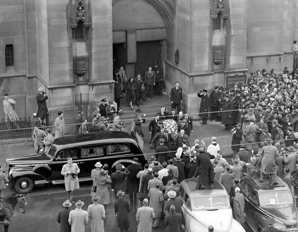 1947_henry_ford_s_funeral_procession_outside_st_paul_s_episcopal_church_detroit_michigan.jpg