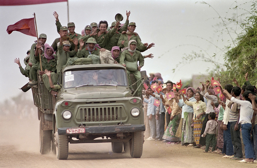 1989_soldiers_of_the_vietnamese_army_bidding_farewell_to_the_cambodian_people_during_the_withdrawal_of_vietnamese_troops_from_cambodia_ending_the_10_years_of.jpg