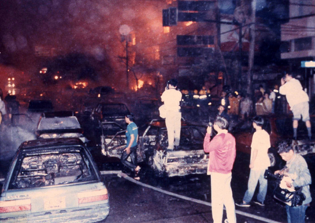 1990_tanker_truck_lpg_exploded_on_new_phetchaburi_road_in_bangkok_thailand_caused_widespread_damages_to_nearby_buildings_and_vehicles_88_killed.png