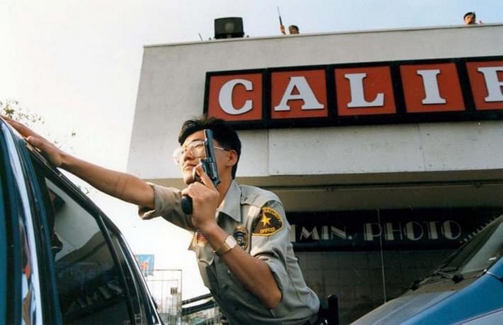1992_security_guard_prepares_to_defend_a_korean_store_during_the_l_a_riots.jpg