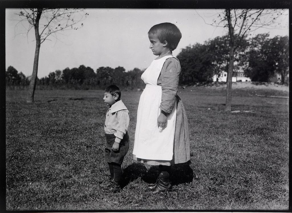 1924. Szellemileg visszamaradott gyermekek egy intézetben, valahol New Jersey-ben..jpg