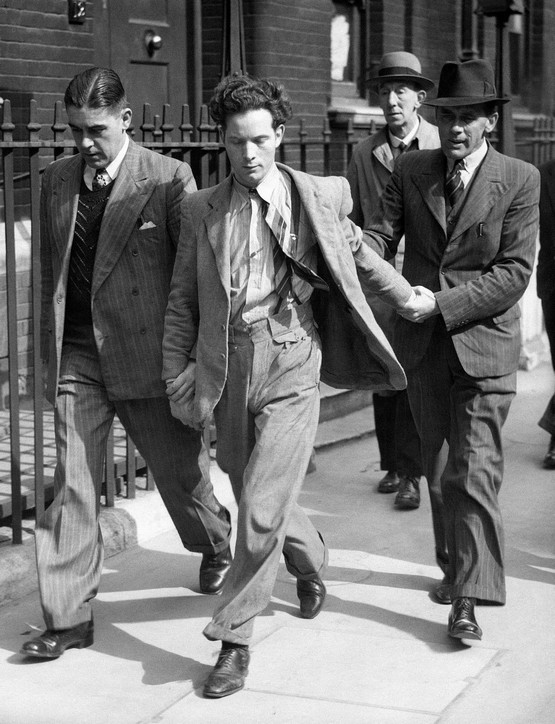 1940_majusa_two_plainclothes_detectives_making_an_arrest_at_the_headquarters_of_the_british_union_of_fascists_london.jpg