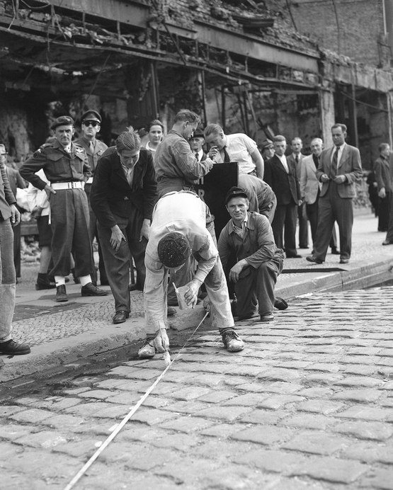 1948_german_painters_mark_british-russian_border_line_at_potsdamerplatz_in_berlin_british_military_police_watch_from_background.jpg