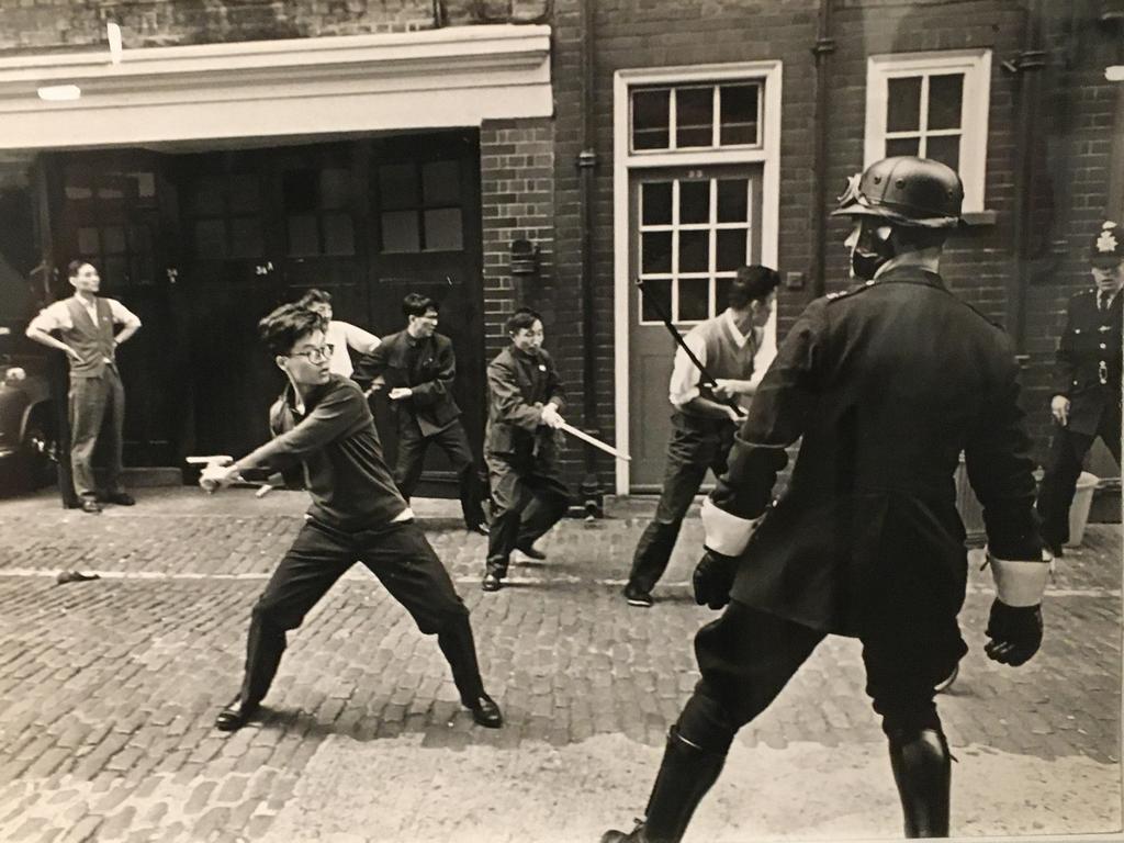 1967_chinese_mission_staff_fighting_with_the_police_london.jpg